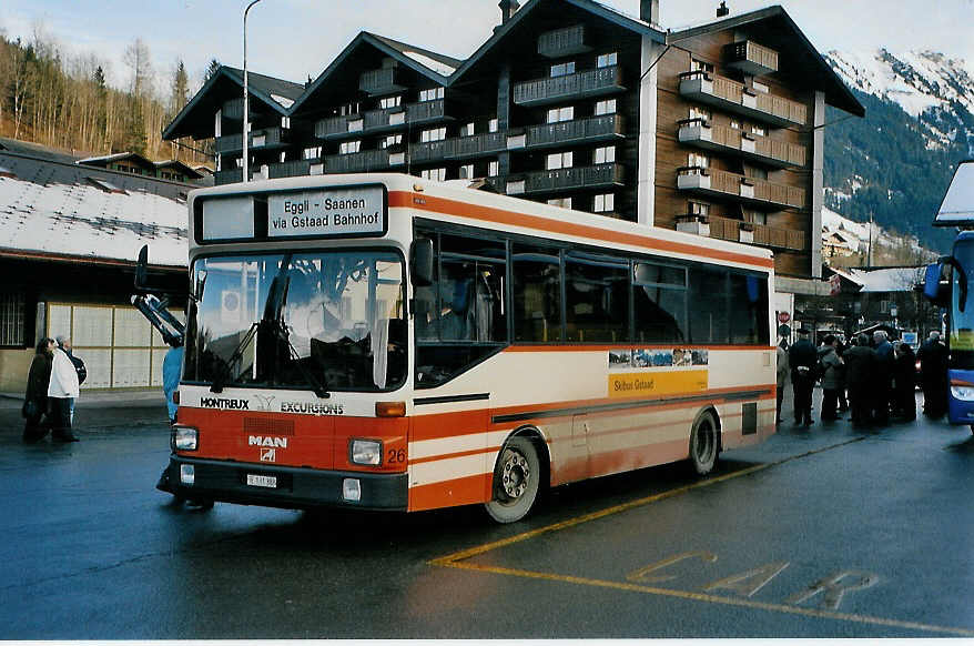 (091'202) - MOB Montreux - Nr. 26/BE 131'388 - MAN (ex BSF Hochdorf) am 31. Dezember 2006 beim Bahnhof Gstaad