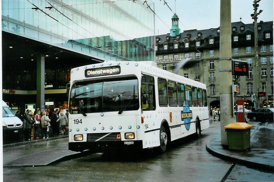 (091'914) - Bernmobil, Bern - Nr. 194/BE 451'194 - Volvo/R&J am 12. Februar 2007 beim Bahnhof Bern