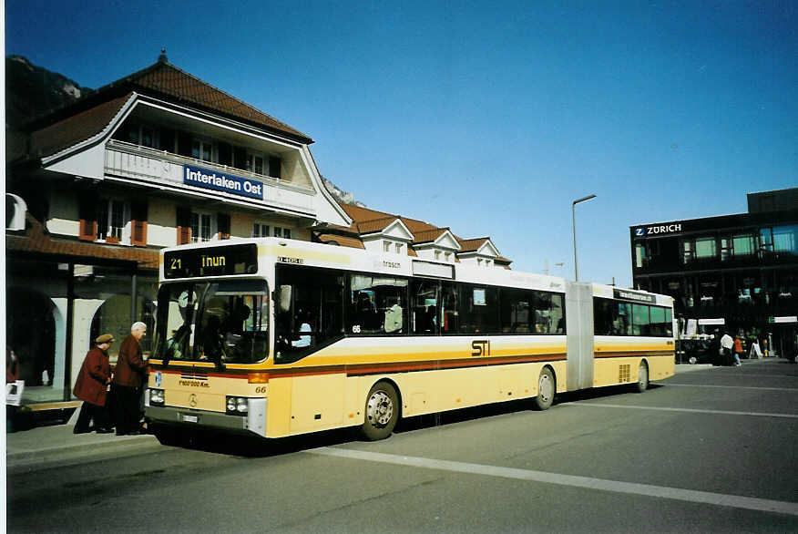 (092'512) - STI Thun - Nr. 66/BE 371'366 - Mercedes am 11. Mrz 2007 beim Bahnhof Interlaken Ost