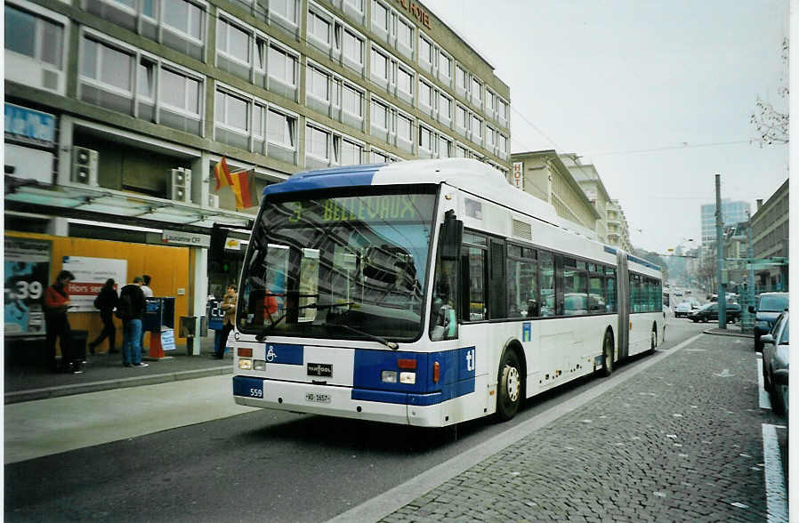 (092'536) - TL Lausanne - Nr. 559/VD 1657 - Van Hool am 17. Mrz 2007 beim Bahnhof Lausanne