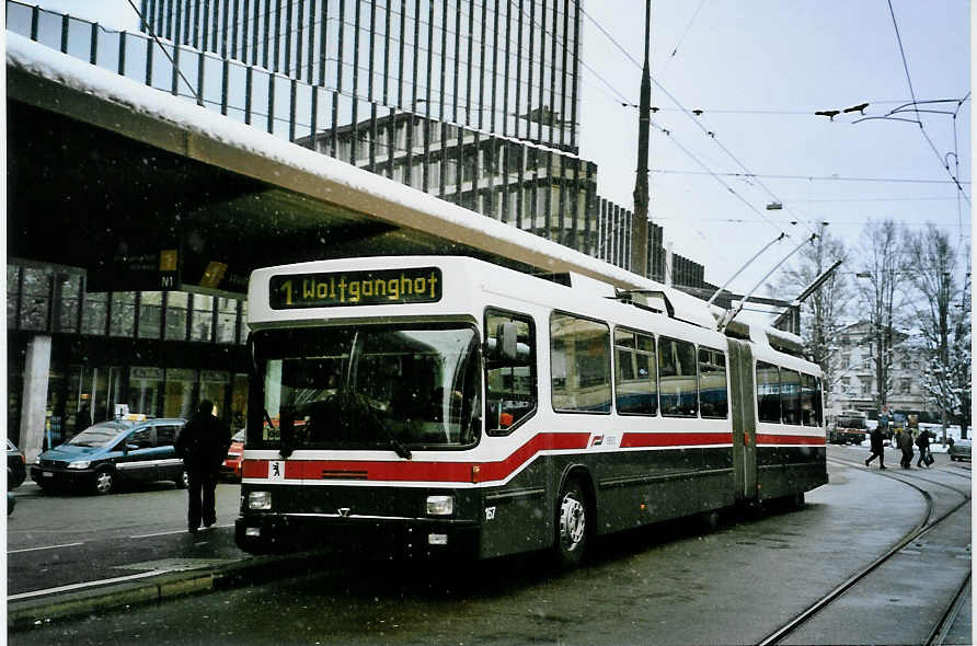 (093'104) - VBSG St. Gallen - Nr. 167 - NAW/Hess Gelenktrolleybus am 22. Mrz 2007 beim Bahnhof St. Gallen