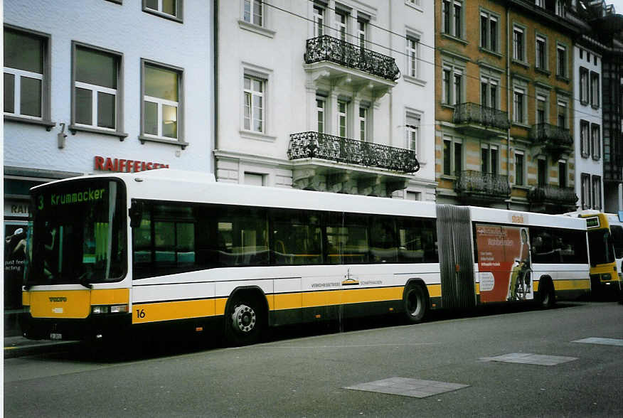 (093'302) - VBSH Schaffhausen - Nr. 16/SH 38'016 - Volvo/Hess am 22. Mrz 2007 beim Bahnhof Schaffhausen