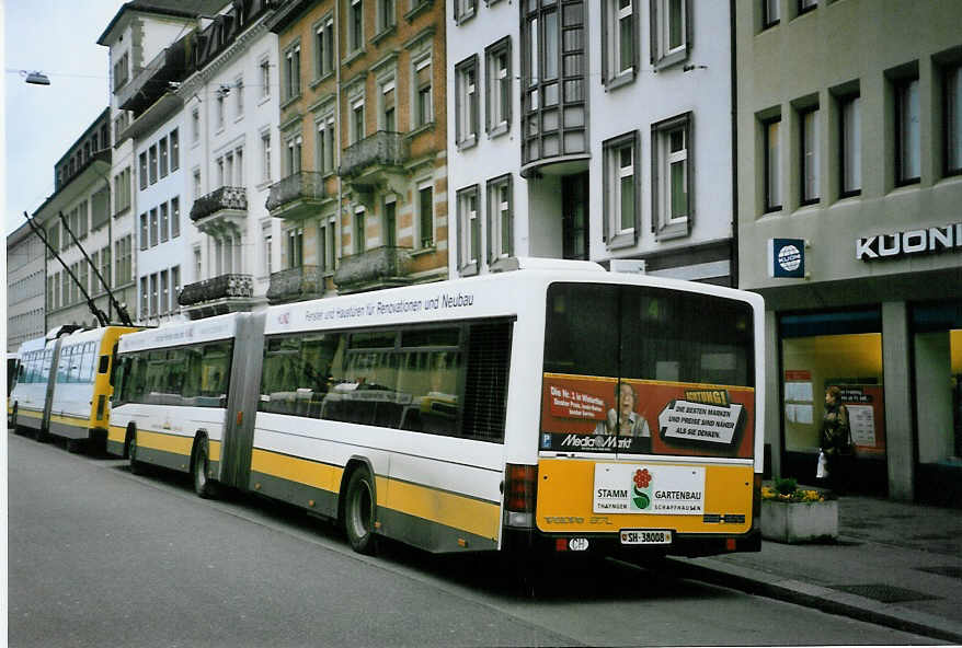 (093'304) - VBSH Schaffhausen - Nr. 8/SH 38'008 - Volvo/Hess am 22. Mrz 2007 beim Bahnhof Schaffhausen