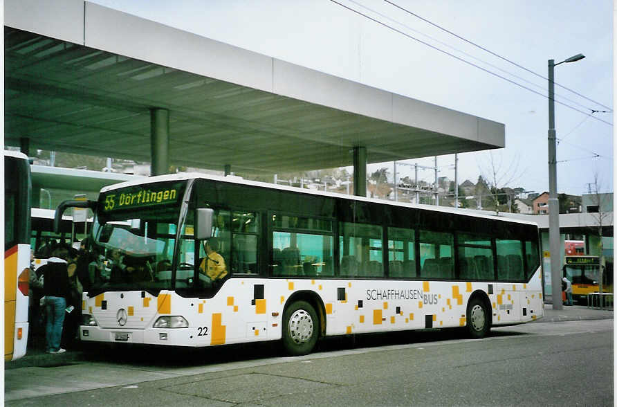 (093'319) - SB Schaffhausen - Nr. 22/SH 54'322 - Mercedes (ex Rattin, Schaffhausen Nr. 19) am 22. Mrz 2007 beim Bahnhof Schaffhausen