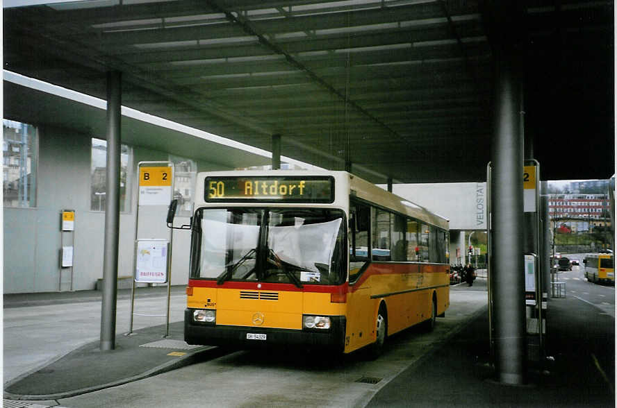 (093'321) - SB Schaffhausen - Nr. 29/SH 54'329 - Mercedes (ex Rattin, Schaffhausen Nr. 18) am 22. Mrz 2007 beim Bahnhof Schaffhausen