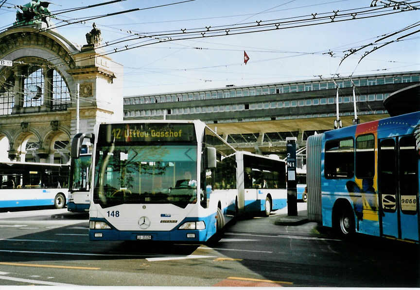 (093'928) - VBL Luzern - Nr. 148/LU 15'129 - Mercedes (ex Heggli, Kriens Nr. 710) am 13. April 2007 beim Bahnhof Luzern