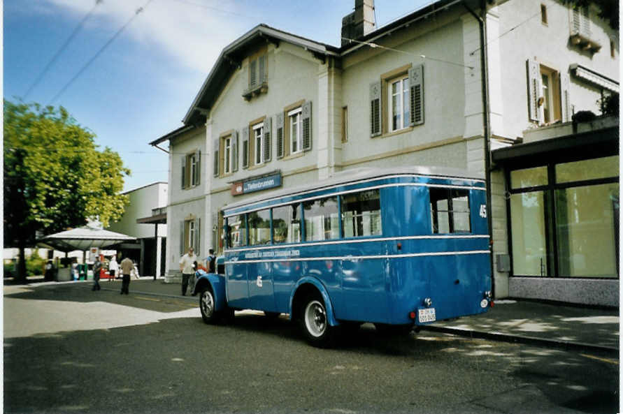 (094'611) - VBZ Zrich - Nr. 45/ZH 101'045 - Saurer/Tscher (ex Firma in Spreitenbach; ex VBZ Zrich Nr. 245; ex VBZ Zrich Nr. 45) am 26. Mai 2007 beim Bahnhof Zrich-Tiefenbrunnen