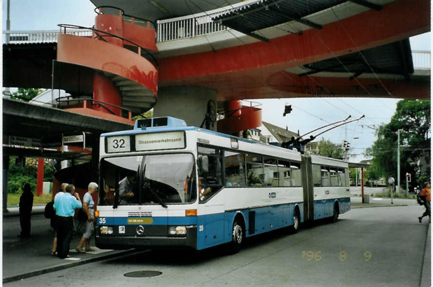 (094'713) - VBZ Zrich - Nr. 35 - Mercedes Gelenktrolleybus am 26. Mai 2007 in Zrich, Bucheggplatz