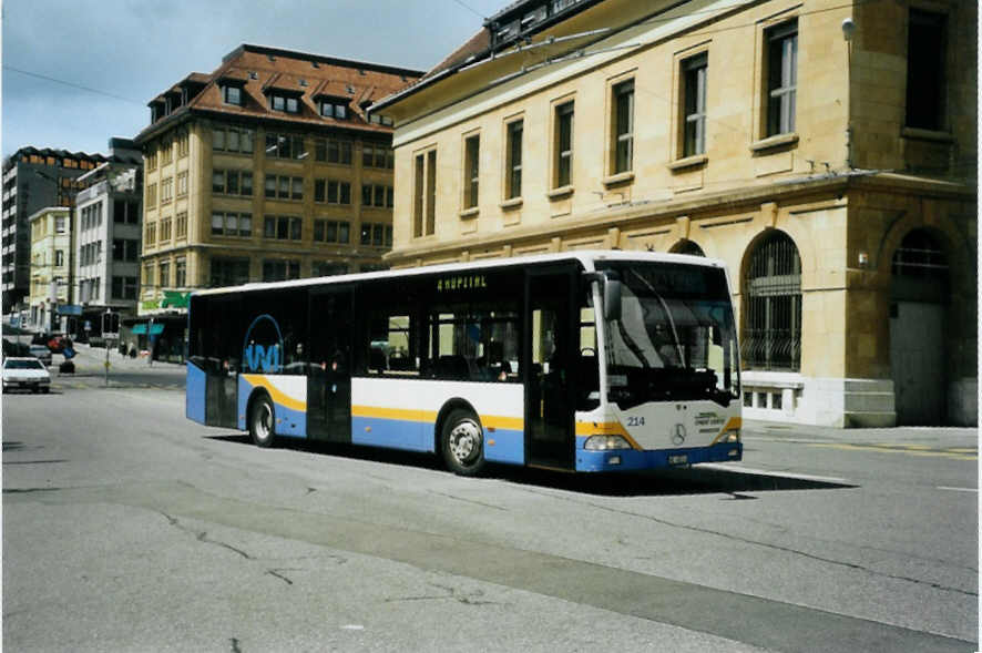 (094'907) - TC La Chaux-de-Fonds - Nr. 214/NE 48'214 - Mercedes am 27. Mai 2007 beim Bahnhof La Chaux-de-Fonds