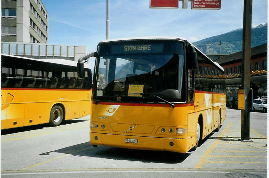 (095'626) - PostAuto Wallis - Nr. 20/VS 243'996 - Volvo (ex P 25'629) am 23. Juni 2007 beim Bahnhof Sion