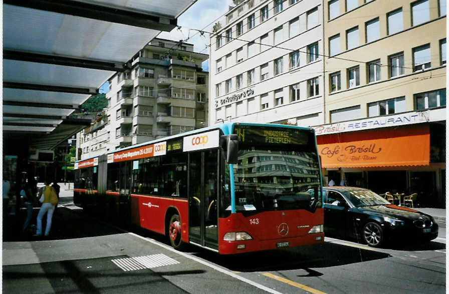 (095'931) - VB Biel - Nr. 143/BE 572'143 - Mercedes am 7. Juli 2007 beim Bahnhof Biel