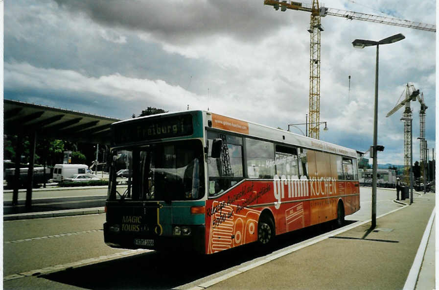 (096'027) - Magic Tours, Freiburg - FR-MT 1008 - Mercedes am 9. Juli 2007 beim Bahnhof Freiburg