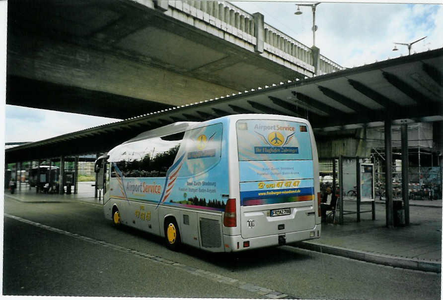 (096'032) - Freiburger-Reisedienst, Freiburg - FR-AZ 700 - Mercedes am 9. Juli 2007 beim Bahnhof Freiburg