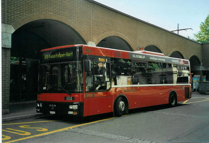 (096'333) - Bernmobil, Bern - Nr. 404/BE 612'404 - MAN/Gppel am 17. Juli 2007 beim Bahnhof Mnsingen