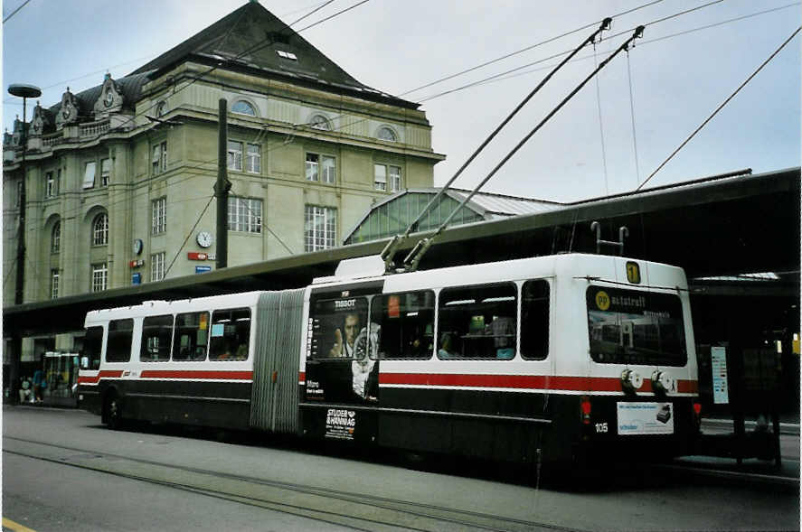 (096'417) - VBSG St. Gallen - Nr. 105 - Saurer/Hess Gelenktrolleybus am 21. Juli 2007 biem Bahnhof St. Gallen