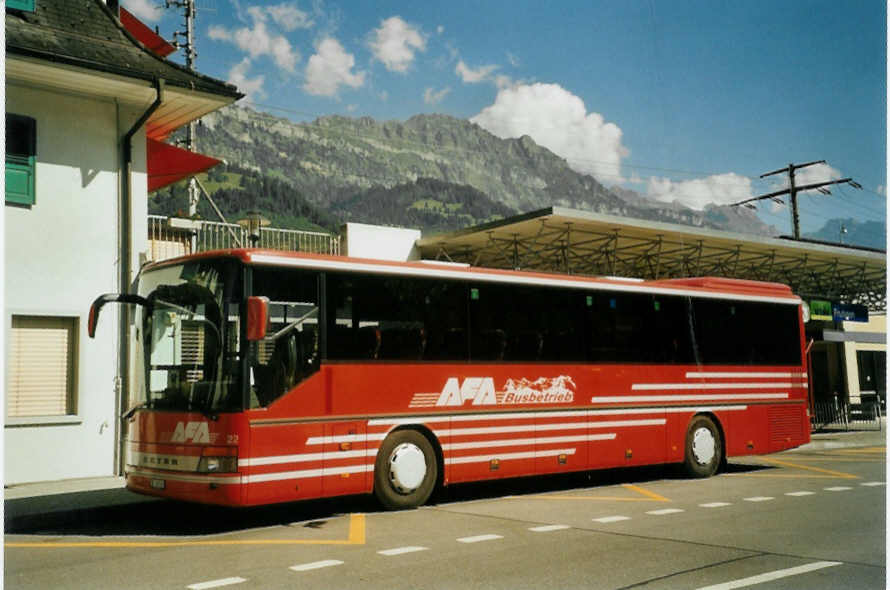 (097'014) - AFA Adelboden - Nr. 22/BE 26'708 - Setra (ex Nr. 8) am 5. August 2007 beim Bahnhof Frutigen