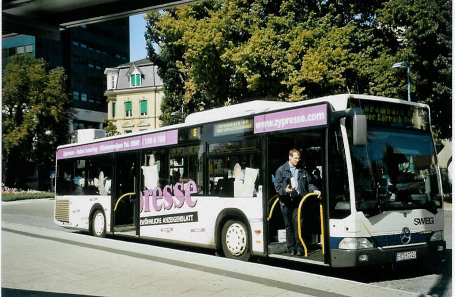 (097'023) - SWEG Lahr - FR-H 1723 - Mercedes am 6. August 2007 beim Bahnhof Lrrach