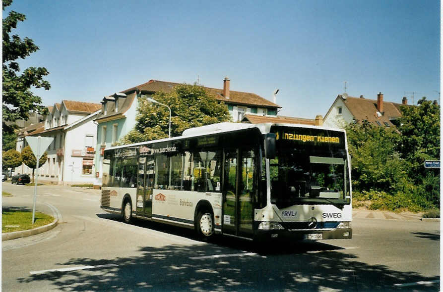 (097'032) - SWEG Lahr - FR-H 1556 - Mercedes am 6. August 2007 beim Bahnhof Lrrach