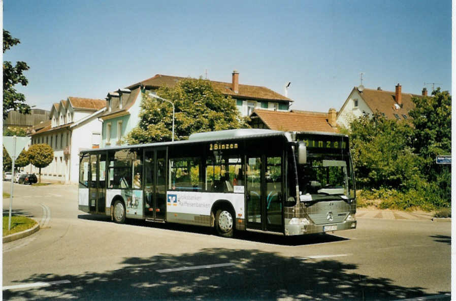 (097'034) - Stiefvater, Lrrach L-JR 85 - Mercedes am 6. August 2007 beim Bahnhof Lrrach