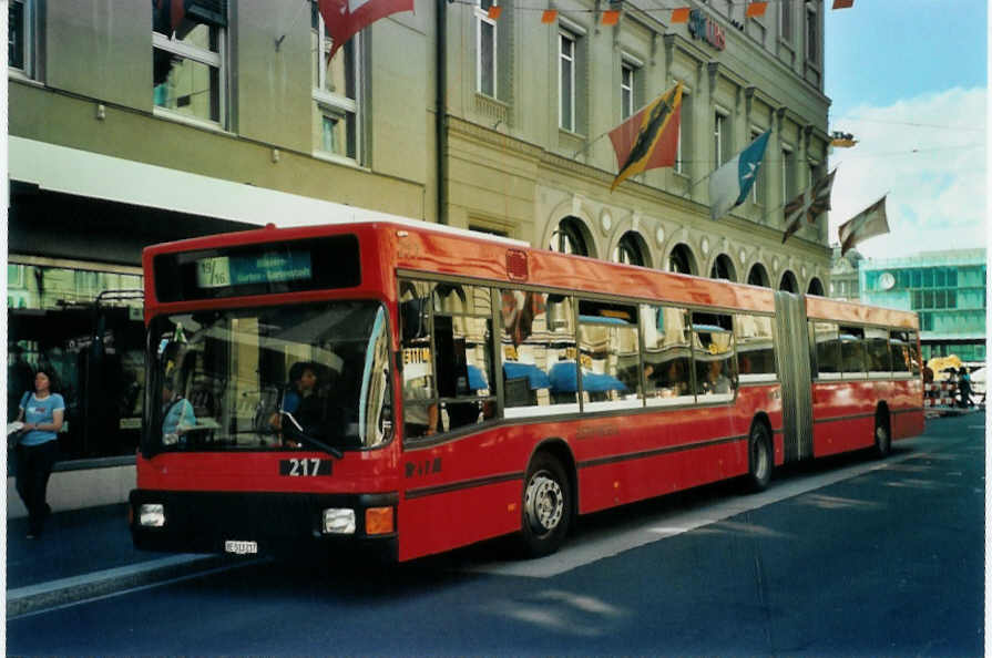 (097'206) - Bernmobil, Bern - Nr. 217/BE 513'217 - MAN am 12. August 2007 beim Bahnhof Bern