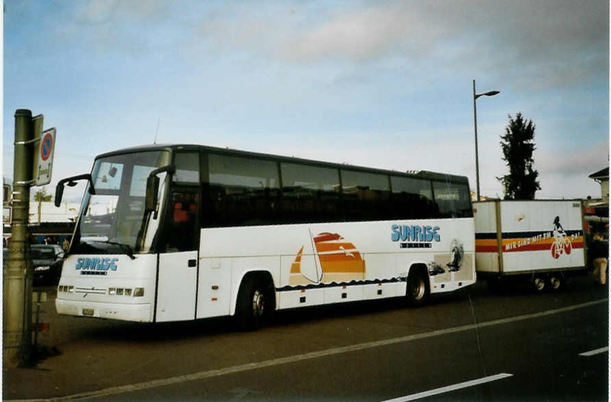 (098'517) - Sunrise, Niederwangen - BE 574'018 - Volvo am 10. September 2007 beim Bahnhof Thun