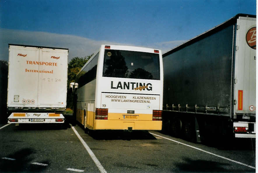 (098'804) - Aus Holland: Lanting, Hoogeveen - Nr. 19/BJ-ZJ-07 - Van Hool am 24. September 2007 in Saverne, Autobahnraststtte