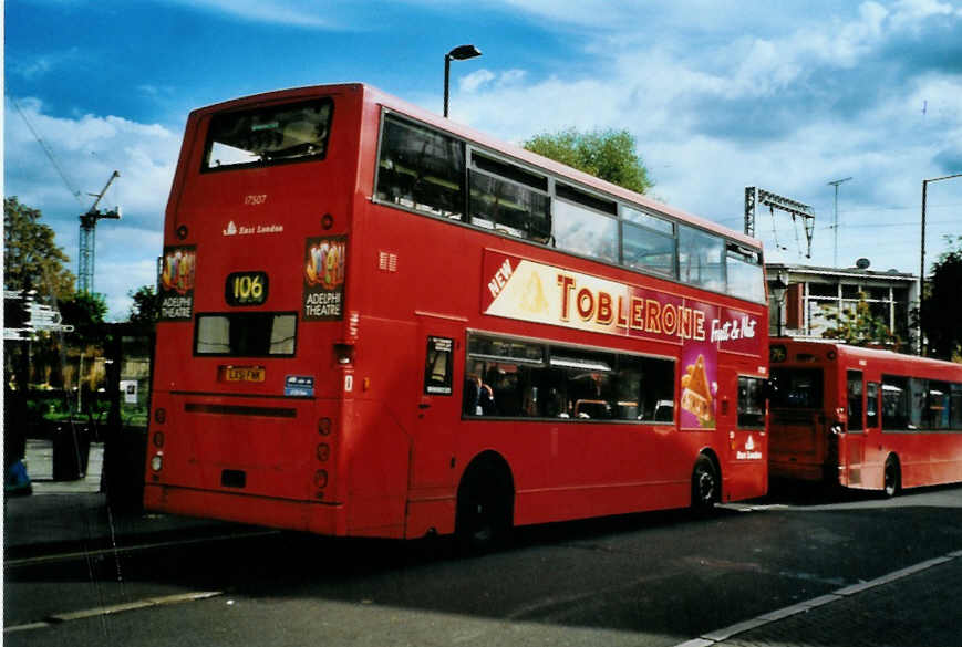 (099'110) - East London, London - Nr. 17'507/LX51 FNK - DAF am 25. September 2007 in London, Hackney