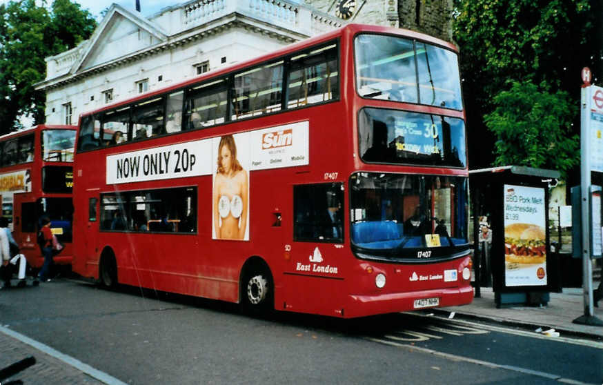 (099'128) - East London, London - Nr. 17'407/Y 407 NHK - DAF am 25. September 2007 in London, Hackney