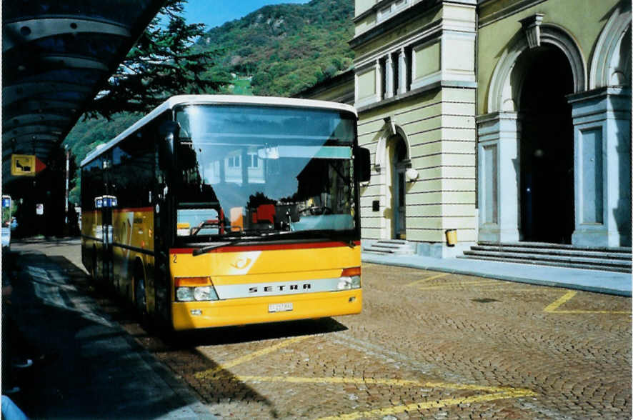 (099'720) - Marchetti, Airolo - Nr. 2/TI 217'892 - Setra am 3. Oktober 2007 beim Bahnhof Bellinzona