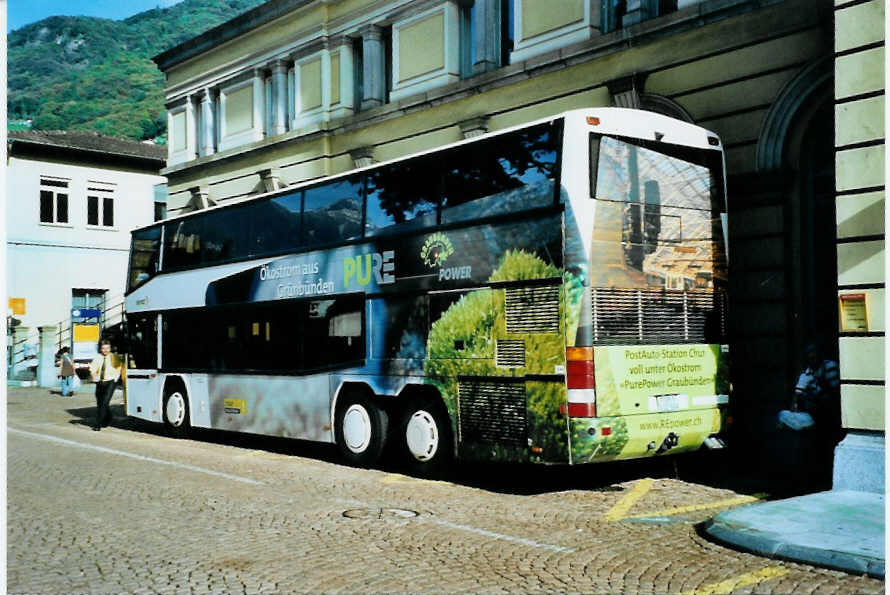 (099'721) - PostAuto Graubnden - GR 102'399 - Neoplan (ex P 27'900) am 3. Oktober 2007 beim Bahnhof Bellinzona