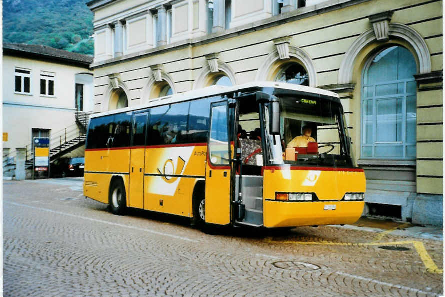 (099'801) - AutoPostale Ticino - TI 215'251 - Neoplan am 3. Oktober 2007 beim Bahnhof Bellinzona