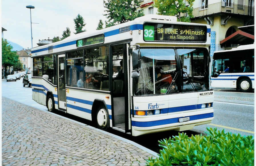 (099'826) - FART Locarno - Nr. 84/BE 308'884 - Neoplan am 4. Oktober 2007 beim Bahnhof Locarno