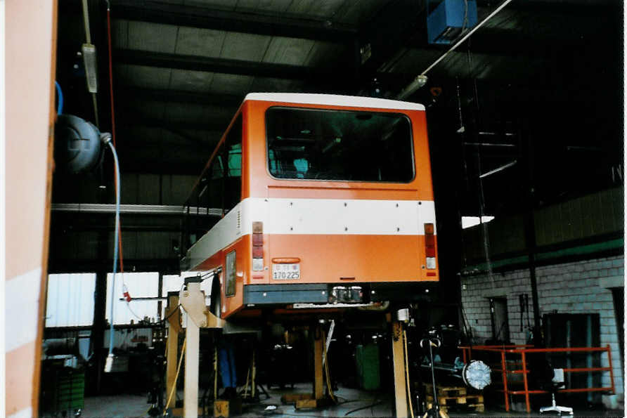 (099'929) - AMSA Chiasso - Nr. 25/TI 170'225 - NAW/Hess am 4. Oktober 2007 in Balerna, Garage