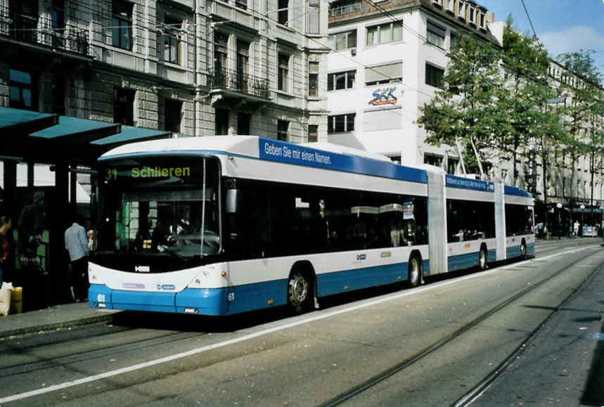 (100'115) - VBZ Zrich - Nr. 61 - Hess/Hess Doppelgelenktrolleybus am 5. Oktober 2007 in Zrich, Lwenplatz