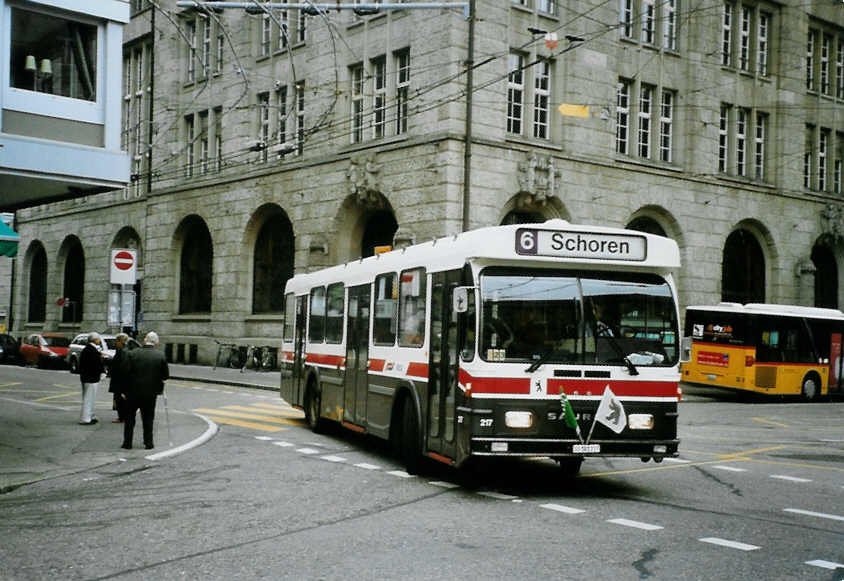 (100'332) - VBSG St. Gallen - Nr. 217/SG 141'217 - Saurer/Hess am 14. Oktober 2007 beim Bahnhof St. Gallen