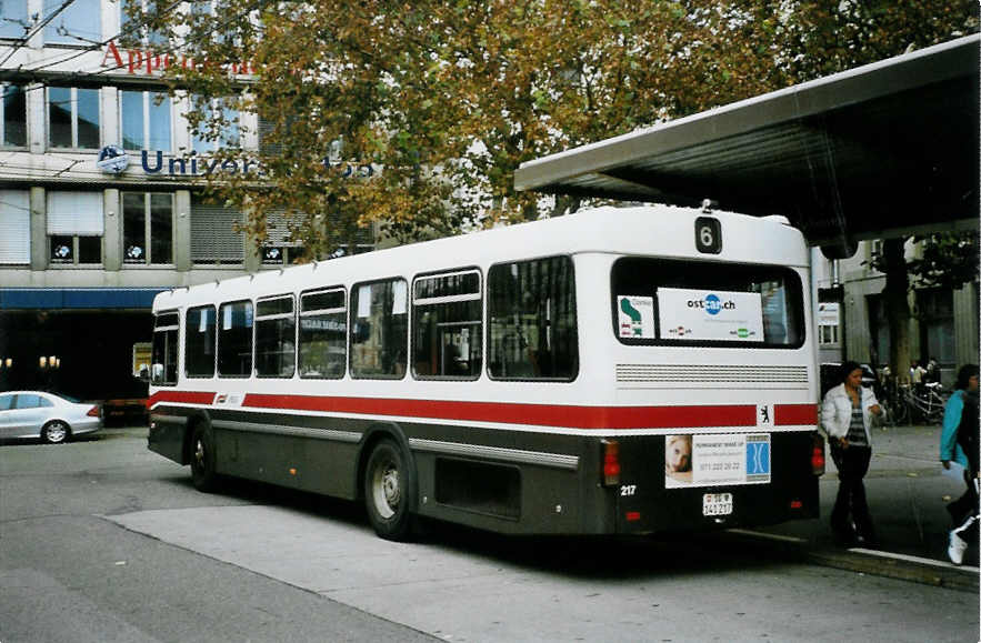 (100'404) - VBSG St. Gallen - Nr. 217/SG 141'217 - Saurer/Hess am 14. Oktober 2007 beim Bahnhof St. Gallen