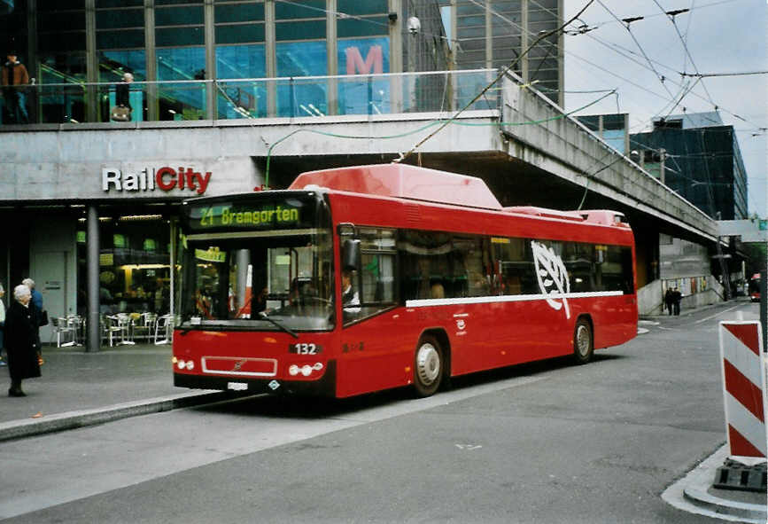 (100'505) - Bernmobil, Bern - Nr. 132/BE 624'132 - Volvo am 24. Oktober 2007 beim Bahnhof Bern