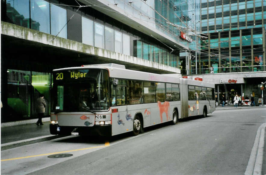 (100'507) - Bernmobil, Bern - Nr. 261/BE 572'261 - Volvo/Hess am 24. Oktober 2007 beim Bahnhof Bern