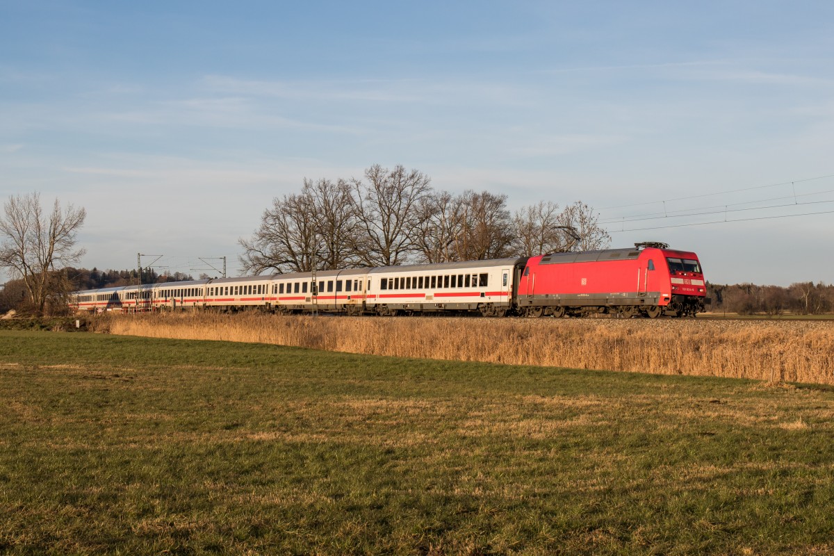 101 024-8 aus Mnchen kommend am 25. Dezember 2015 bei Weisham.