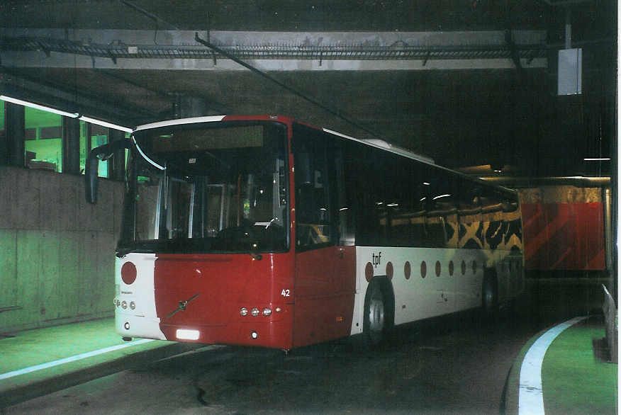 (101'114) - TPF Fribourg - Nr. 42/FR 300'288 - Volvo am 17. November 2007 in Fribourg, Busbahnhof