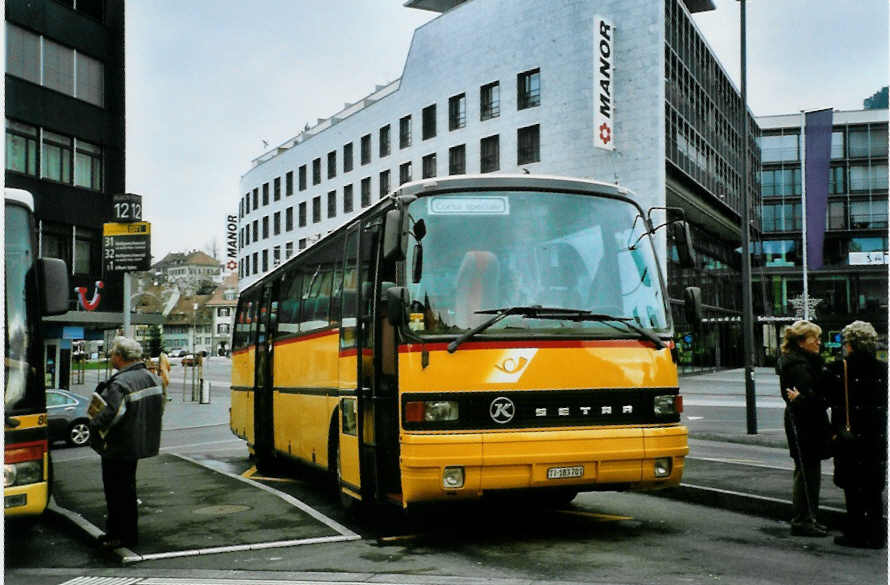 (101'234) - Barenco, Faido - TI 183'701 - Setra am 25. November 2007 beim Bahnhof Thun