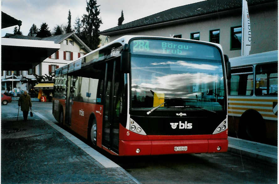 (101'308) - Busland, Burgdorf - Nr. 5/BE 530'606 - Van Hool (ex AOE Langnau Nr. 5) am 26. November 2007 beim Bahnhof Langnau