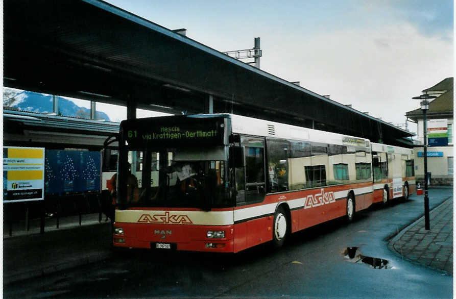 (101'522) - ASKA Aeschi - Nr. 7/BE 387'527 - MAN am 2. Dezember 2007 beim Bahnhof Spiez