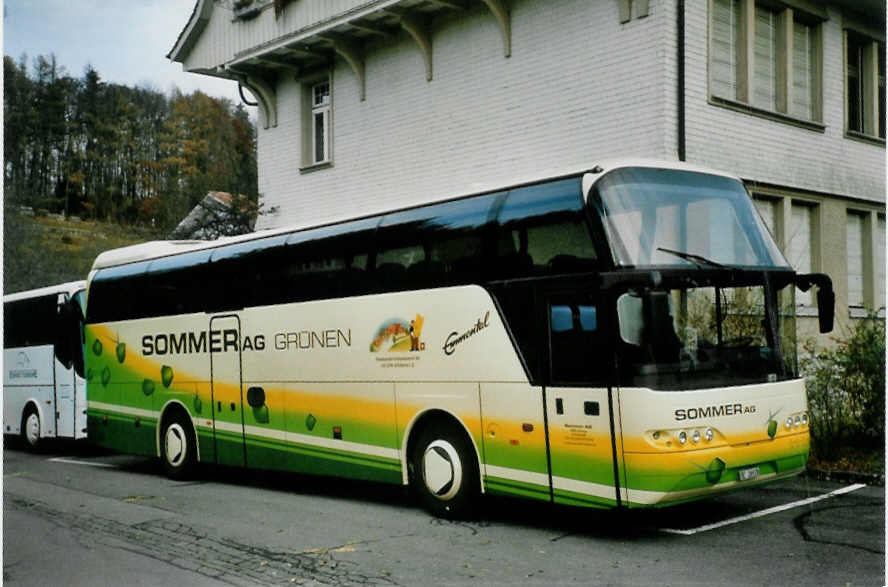 (101'533) - Sommer, Grnen - BE 26'938 - Neoplan am 2. Dezember 2007 in Spiez, Kirche