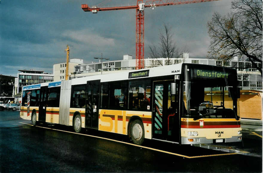 (101'613) - STI Thun - Nr. 90/BE 572'090 - MAN am 6. Dezember 2007 beim Bahnhof Thun (prov. Haltestelle)