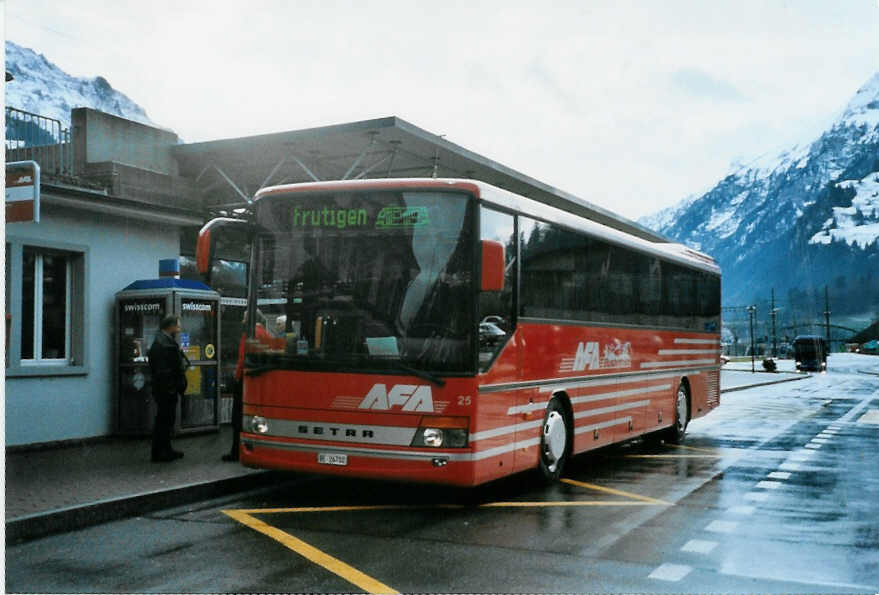 (101'715) - AFA Adelboden - Nr. 25/BE 26'702 - Setra (ex Nr. 12) am 9. Dezember 2007 beim Bahnhof Frutigen