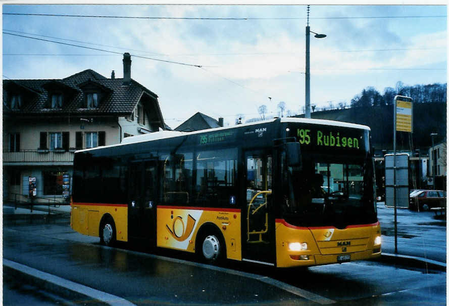 (101'802) - RBS Worblaufen - Nr. 215/BE 465'215 - MAN/Gppel am 10. Dezember 2007 beim Bahnhof Worb Dorf