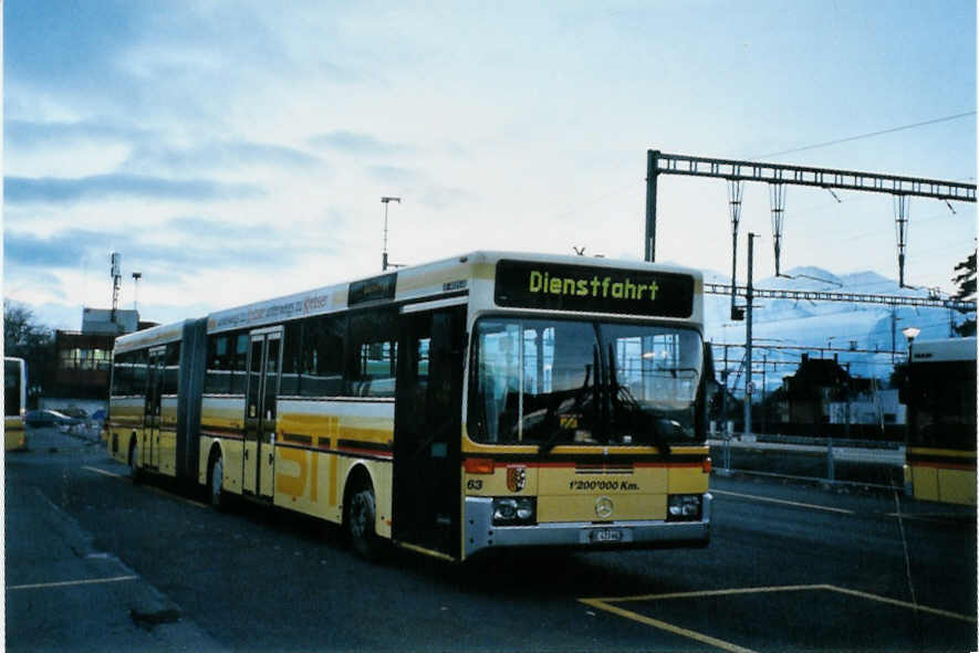 (101'835) - STI Thun - Nr. 63/BE 433'663 - Mercedes am 14. Dezember 2007 beim Bahnhof Thun (prov. Haltestelle)