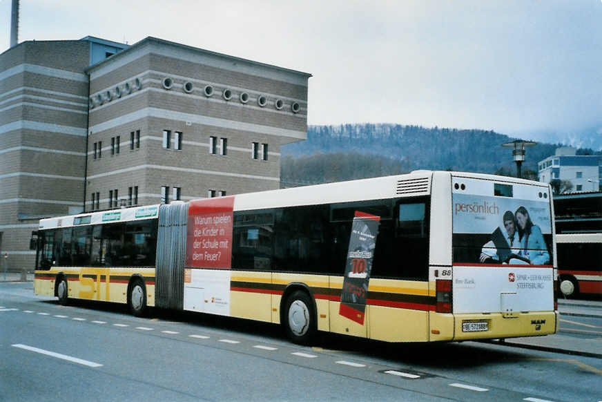 (101'914) - STI Thun - Nr. 88/BE 572'088 - MAN am 16. Dezember 2007 beim Bahnhof Spiez