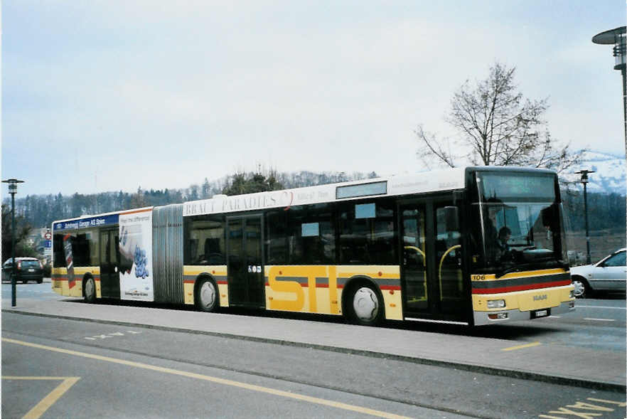 (101'918) - STI Thun - Nr. 106/BE 577'106 - MAN am 16. Dezember 2007 beim Bahnhof Spiez